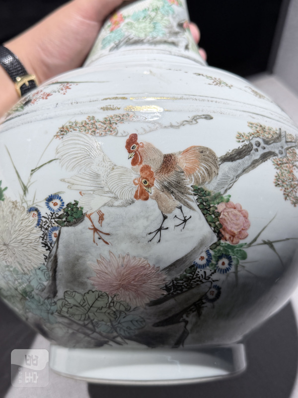 清晚期 浅绛彩大吉图赏瓶 - 图6